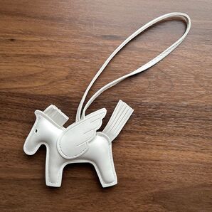 ★特別SALE★【新品 未使用】ペガサス 白 バッグチャーム 合皮