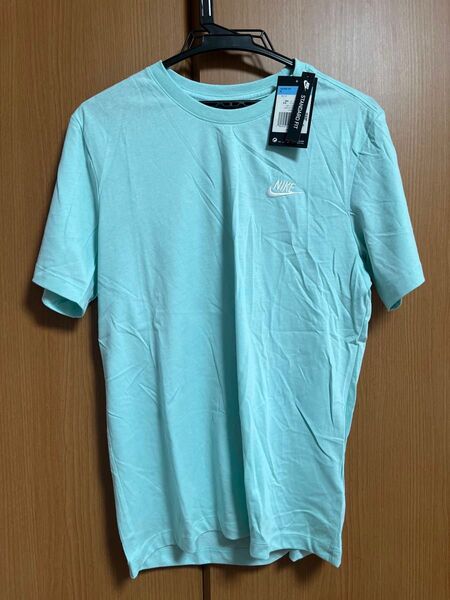 【新品 未使用】NIKE ナイキ スポーツウェア クラブ Tシャツ ライトデュー(水色) サイズM 半袖 AR4999-382