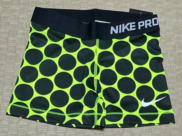 新品未使用・NIKE PRO ナイキプロ・ショートパンツ・黒ドット柄 蛍光イエロー・レディース Sサイズ