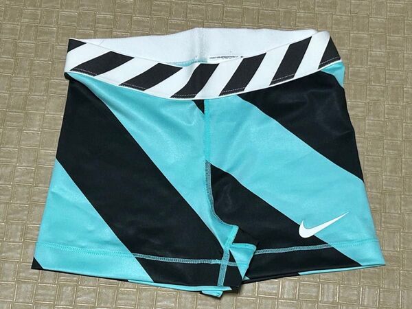 新品未使用品・NIKE PRO・ナイキプロ・ショートパンツ・ストライプ ・Sサイズ