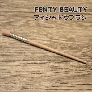 FENTY BEAUTY メイクアップブラシ アイシャドウ ブラシ 201 BLENDING リアーナ rihanna フェンティ