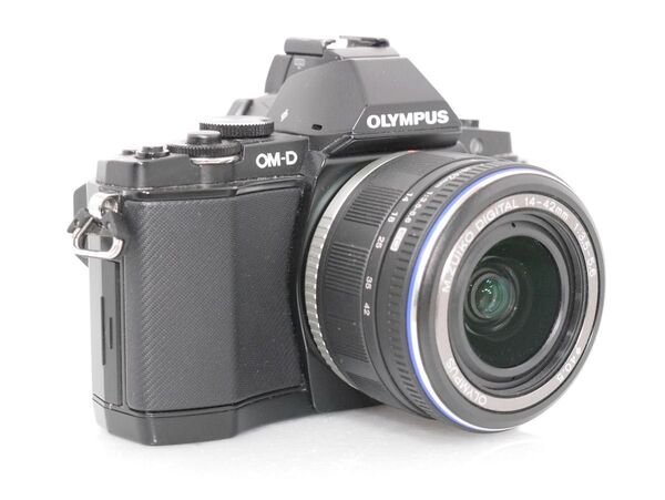 OLYMPUS OM-D E-M5 レンズキットブラック