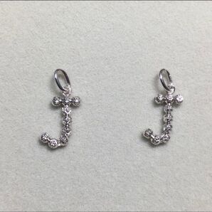 18K ホワイトゴールド アルファベット 「J」 チャーム 2個セット