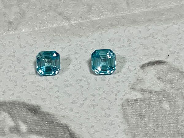 天然ブルージルコン(エメラルドカット)ペアセット