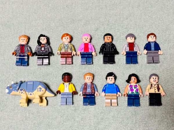 LEGO ジュラシック・ワールド /ミニフィグ12体 &トリケラトプスの赤ちゃん