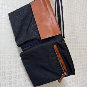 GUCCI ボディバッグ