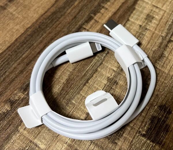 未使用 iphone 純正ライトニングケーブル 1m ライトニングケーブル Lightningケーブル