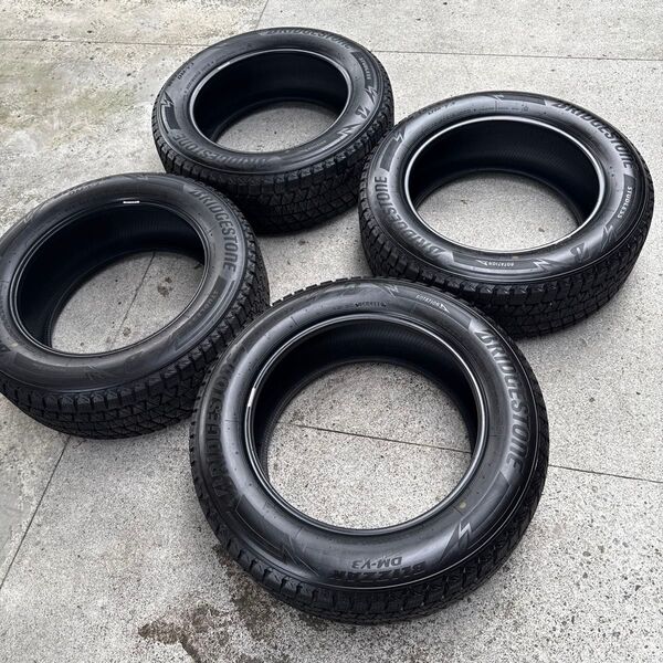 【土日特別セール中】ブリヂストン BLIZZAK DM-V3 235/60R18 スタッドレスタイヤ 美品^ ^