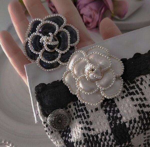 ブローチ フラワー 花 パール コサージュ アクセ 上品 卒業式入学式 ホワイト