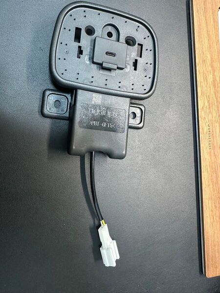 シート背面USBアセンブリ(USB-C)【セレナC27前期】