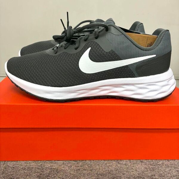 新品 NIKE ナイキ ランニングシューズ スニーカー 26.5