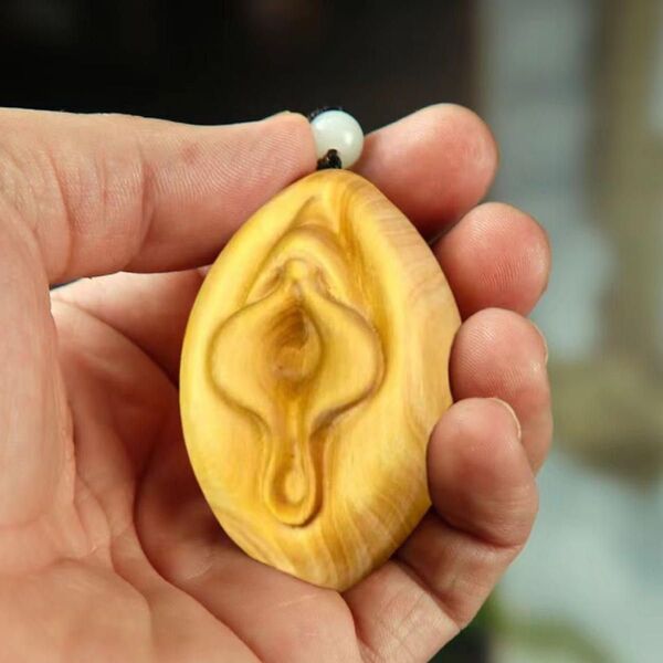古美術 縁起物 根付 女性器 女陰 春画 子宝 男根 ストラップ ツゲ製高級木彫り 木目 工芸品美品