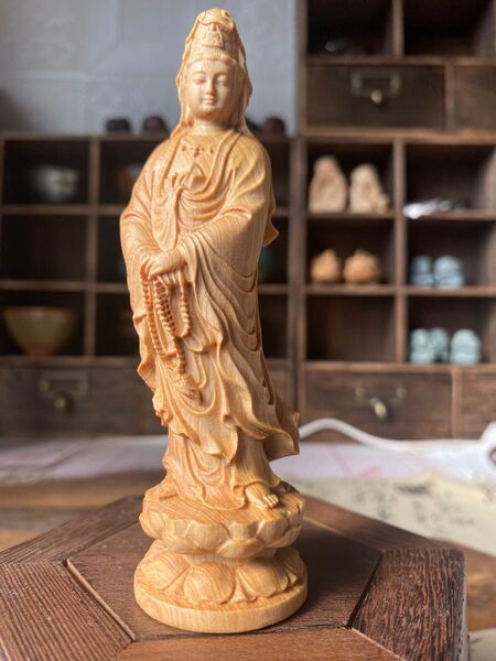 観音菩薩 細密木彫 繊細彫刻 立像 天然木材 観世音菩薩 観音様 お守り 仏教美術 ご本尊 縁起物高さ12cm 美品