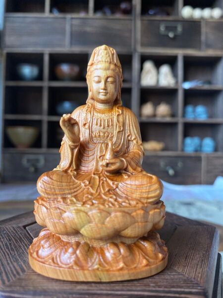 観音菩薩 細密木彫 繊細彫刻 坐像 天然木材 観世音菩薩 観音様 お守り 仏教美術 ご本尊 縁起物