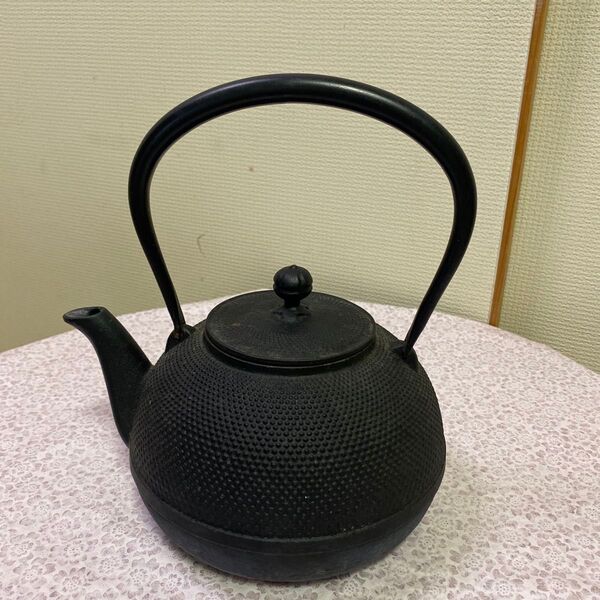 南部鉄器黒い鋳鉄製の鉄瓶2L 茶道具 鉄瓶