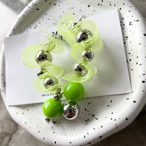 【ライムグリーンピアス】 ハンドメイド ピアス