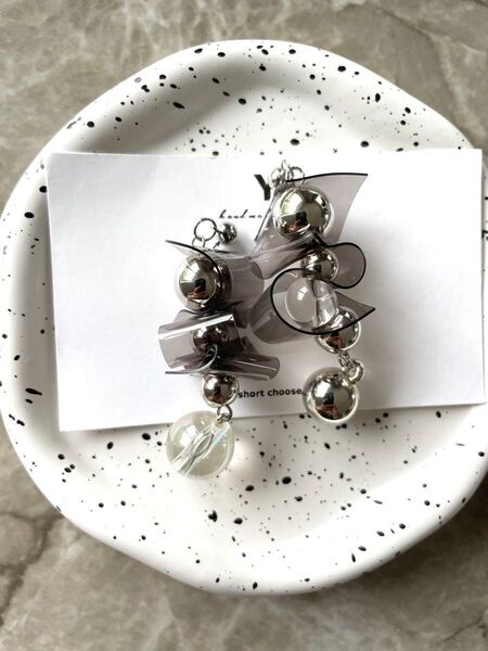 1点のみ【クリアブラックアシメピアス③】 ピアス ハンドメイド アクセサリー