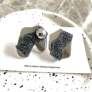 【ミラーブラックラメピアス】ハンドメイドアクセサリー