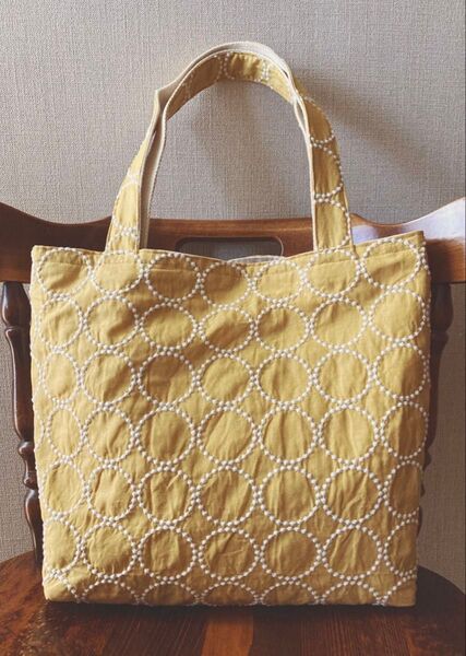 ハンドメイド トートバッグ 大きめ コットンリネン 刺繍 サークル マスタード
