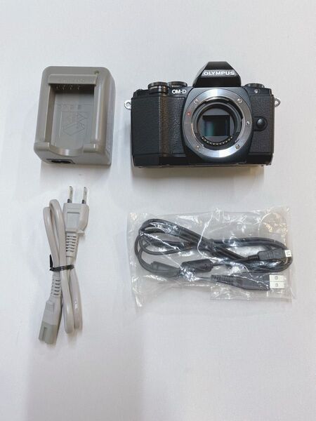 OLYMPUS OM-D E-M10 ボディ 充電器・ケーブル付属 OLYMPUS デジタルカメラ ボディ