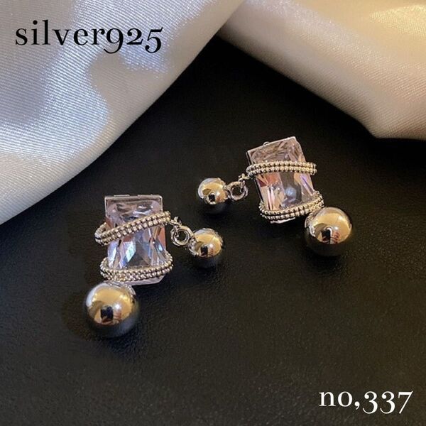 《no,337》スクエアクリアストーン チェーン ボール スタッドピアス シルバー925