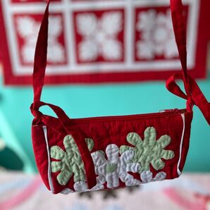 在庫一掃セール!!ショルダーバッグ赤ガーデニアハワイアンキルト