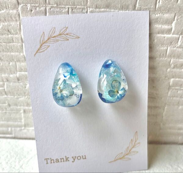no.201 ブルーのU型ピアス/イヤリング ハンドメイド レジン