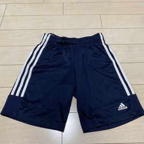 adidas ハーフパンツ ネイビー
