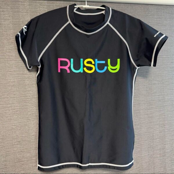 【新品未使用】レディース RUSTY 半袖 ラッシュガード