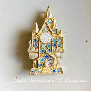 ラインストーンで装飾されたお城のブローチ プレゼント クリスマス ヴィンテージ調 アクセサリー ゴールドカラー 装飾品