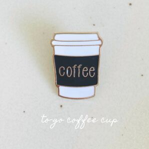 ピンバッジ ブローチ テイクアウト コーヒーカップ cafe プレゼント 男女兼用 ピンバッチ バッチ ピンズ バッジ