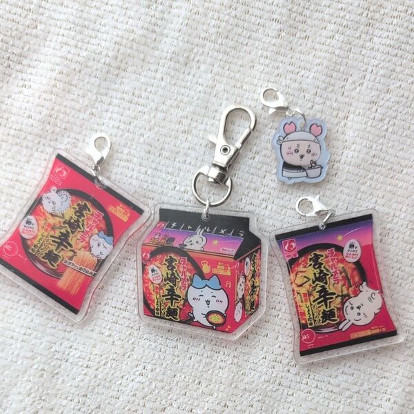 ちいかわ 「チャルメラ 宮崎辛麺」アクリルキーホルダー