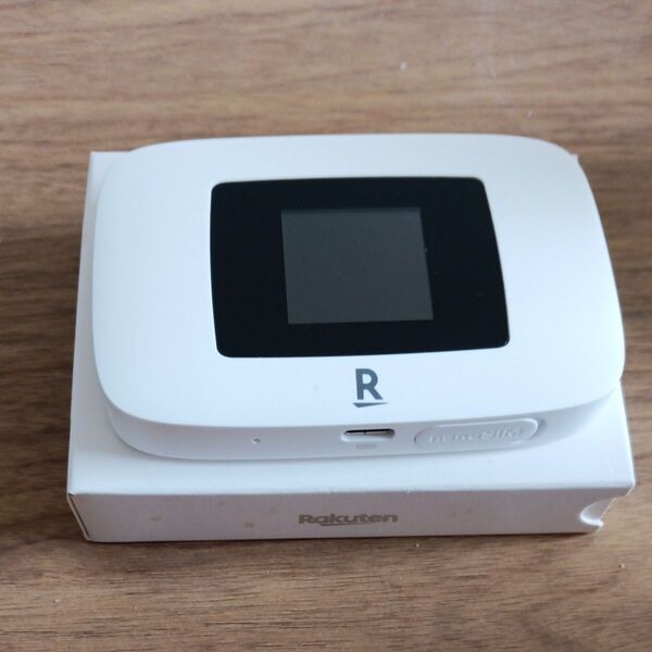 モバイルルーター Rakuten Platinum WiFi
