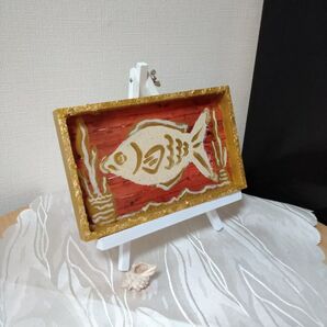 金色、白の魚の絵 インテリア 絵画(関連カテゴリー変更可)