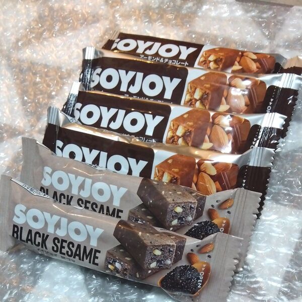 ソイジョイ 6本 アーモンド&チョコレート、黒ゴマ SOYJOY