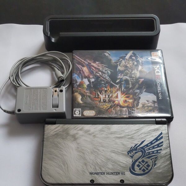 Newニンテンドー3DS LL モンスターハンター4G スペシャルパック 本体(外箱なし・塗装剥がれあり)+ソフト、充電器+充電台