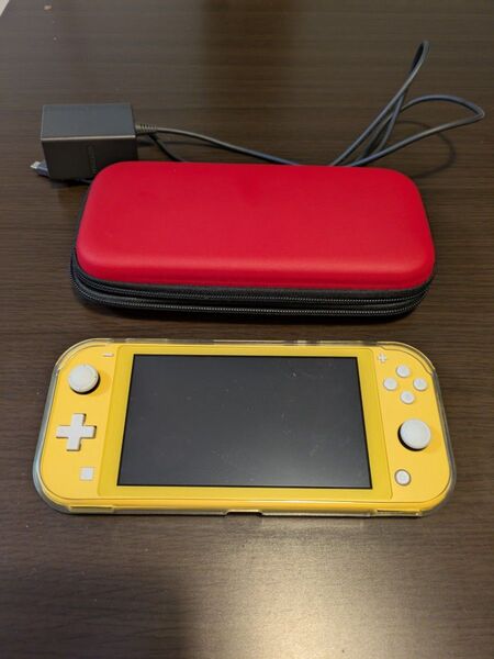 Nintendo Switch Lite イエロー 2019年製 保護フィルム、キャリングケース、本体カバー、ACアダプタ 箱無し