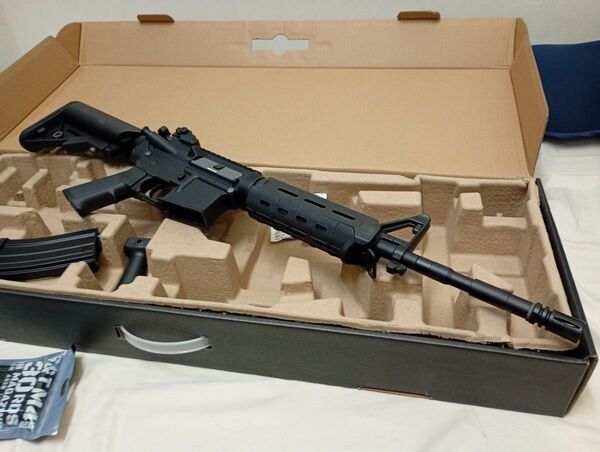 S&T スタンダード電動ガン M4A1 プチカスタム マガジン二本 マグプルハンドガード
