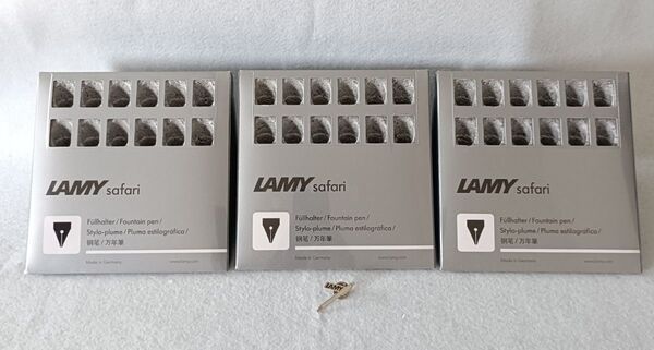 ラミー 12本用ペン立て 3個セット& 社員ピンバッチ(非売品)