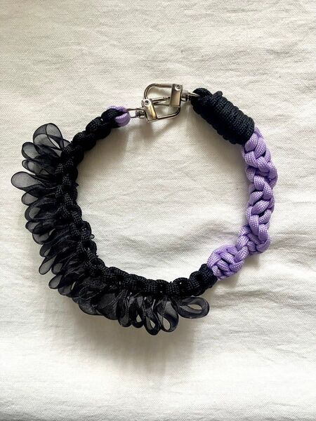 パラコード スマホ ハンドストラップ ハンドメイド フリル リボン