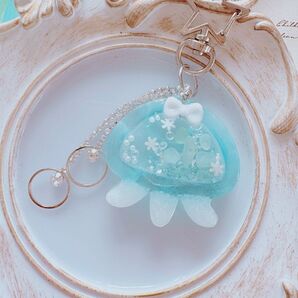 大人気クラゲちゃんとくまさんのキーホルダー レジン ハンドメイド