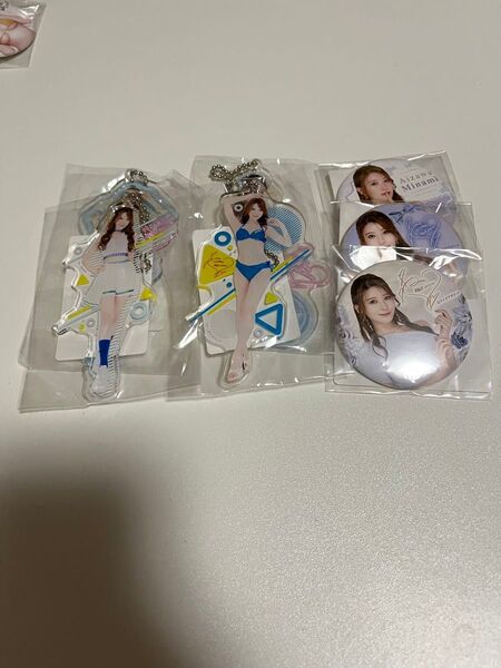 【Fanzaくじ】相沢みなみ アクリルキーホルダー 4点全種・缶バッジ3点 共7点