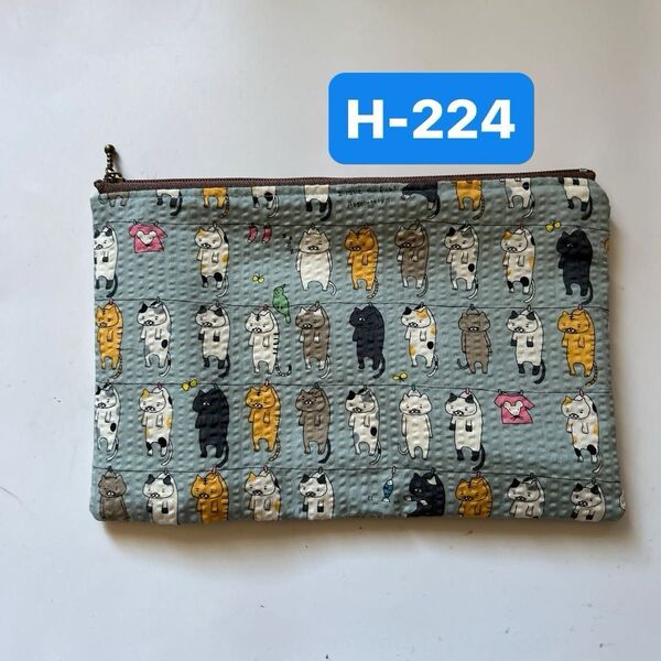 H-224 ハンドメイド ポーチ フラットポーチ 通帳入れ コットンこばやし 洗濯ねこ