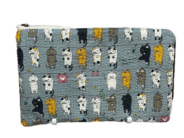 H-196 ハンドメイド フラットポーチ コットンこばやし 洗濯干されちまった 猫