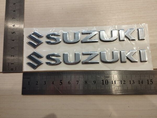 SUZUKIステッカー 2枚セット バイクステッカー 銀色 立体ステッカー レーシングステッカー カーステッカー