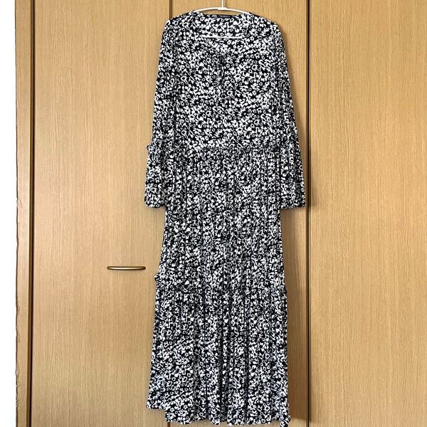 ZARA 訳ありロングワンピース 花柄 モノトーン Sサイズ相当