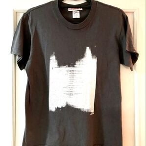 INTERFACE のTシャツ 、 カットソー です。 半袖、グラフィック、ダークグレー色