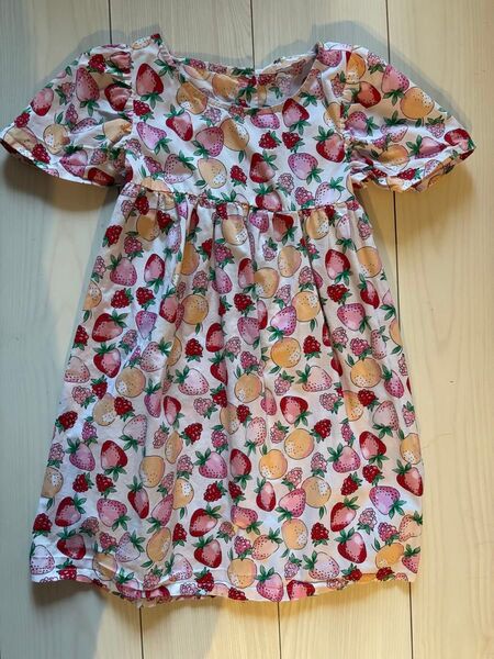 H&M いちご柄 ワンピース 110 ストロベリー柄