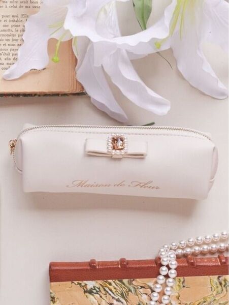 Maison de FLEUR パールビジュー合皮リボンロングポーチ 10周年 アイボリー