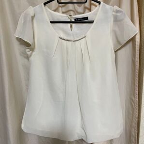 白 ブラウス